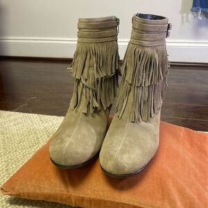 Suede, leather upper, fringe, buckle, wedge heel, W10